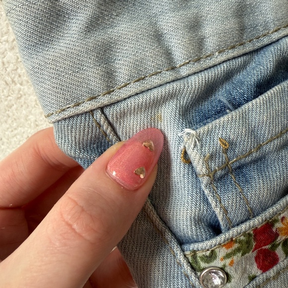 Mini Floral Embroidered Skirt - Picture 5 of 5